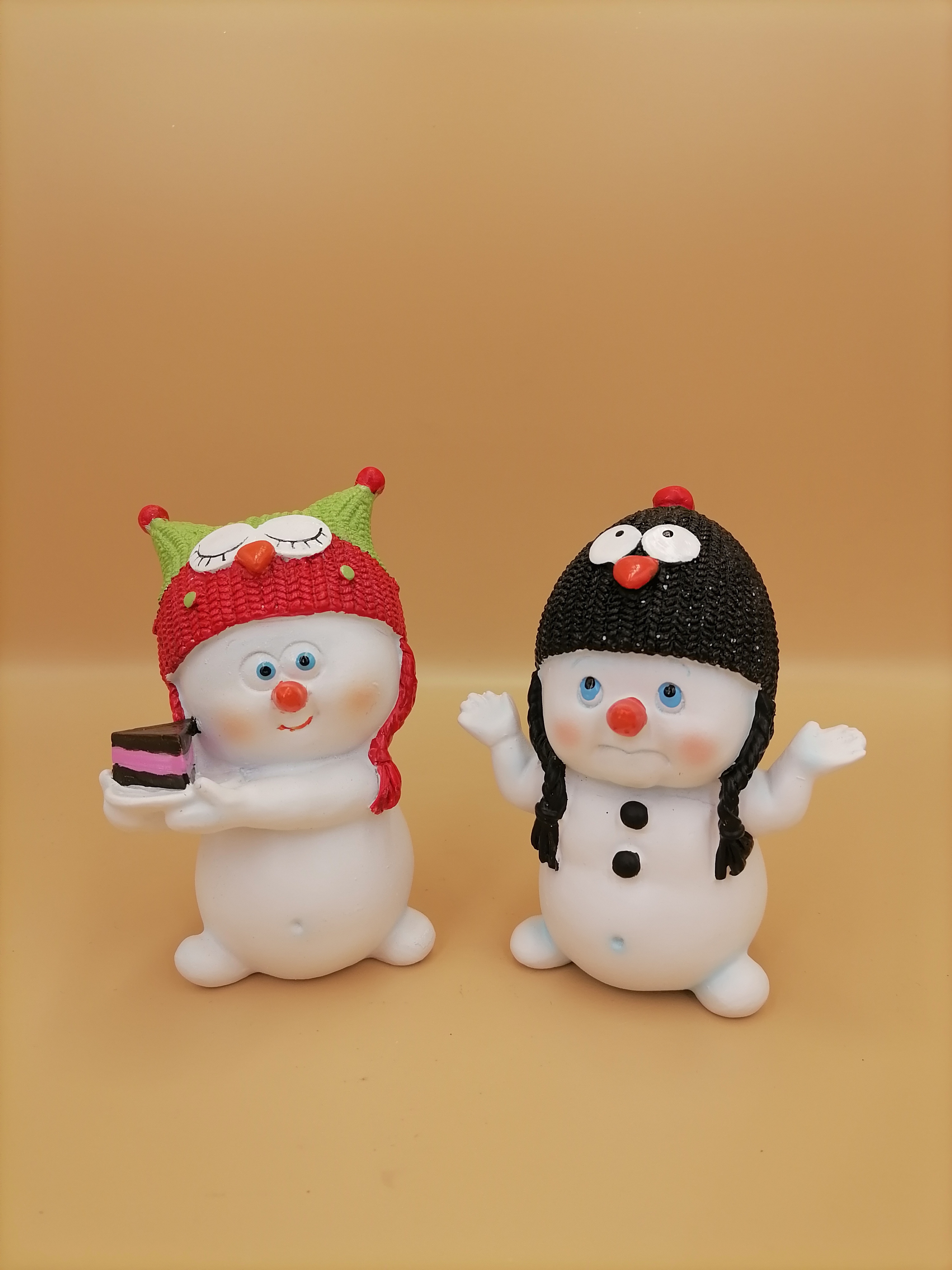 Набор фигурок Снеговики в шапках