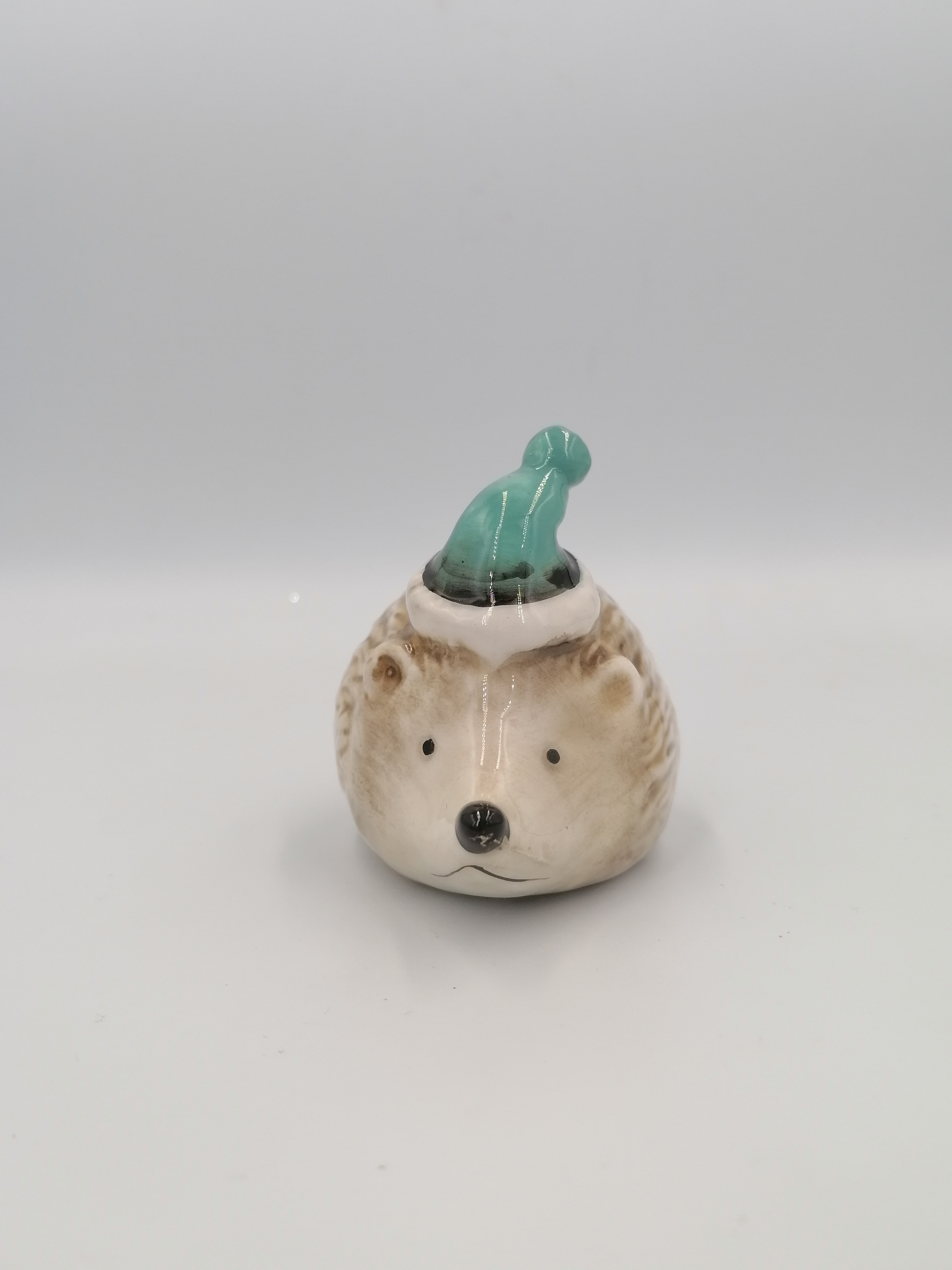 Декоративная фигурка Ежик в зеленой шапке