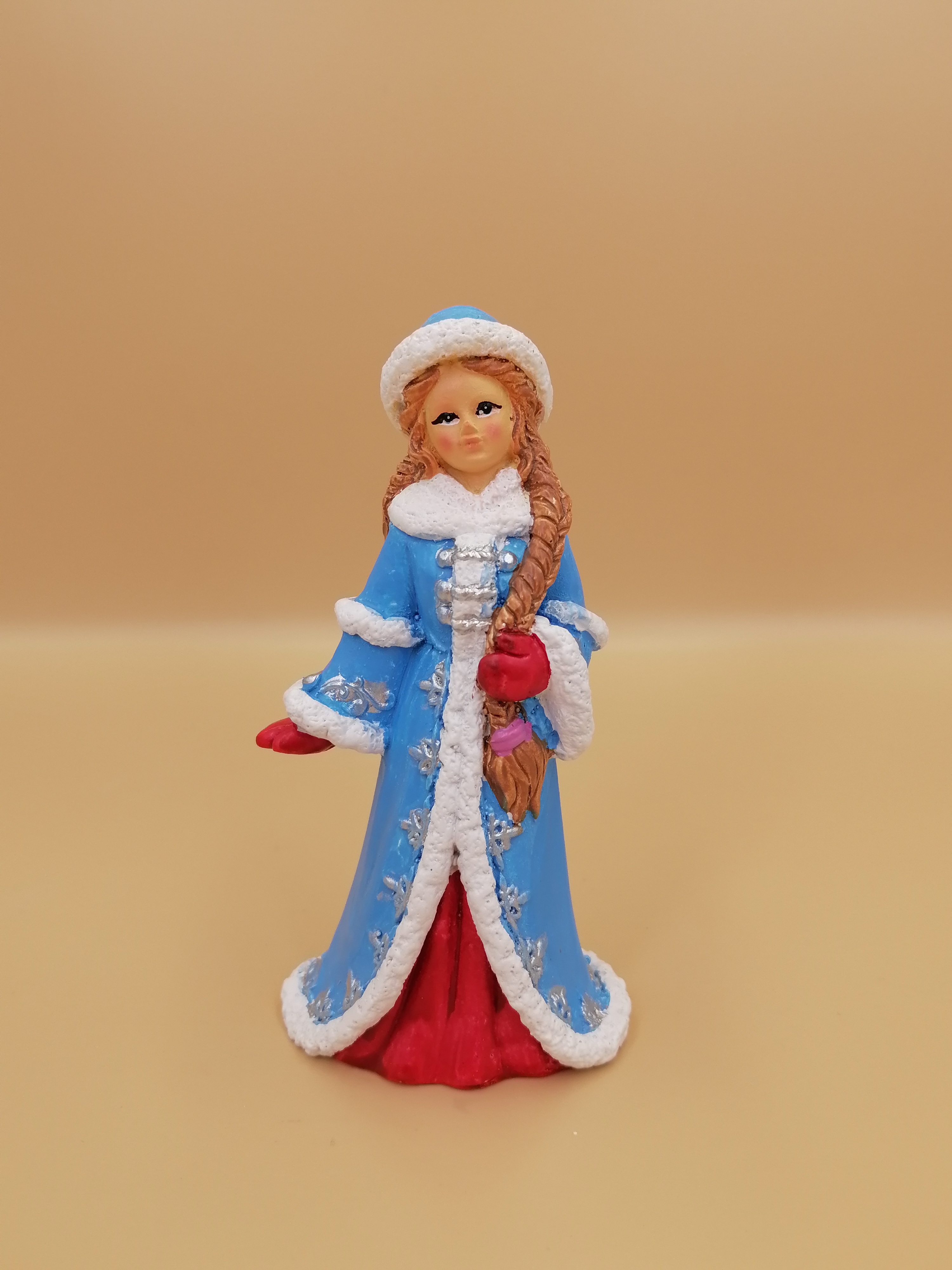 Фигура декоративная Снегурочка в красных варежках, 7,5*5*13,5см